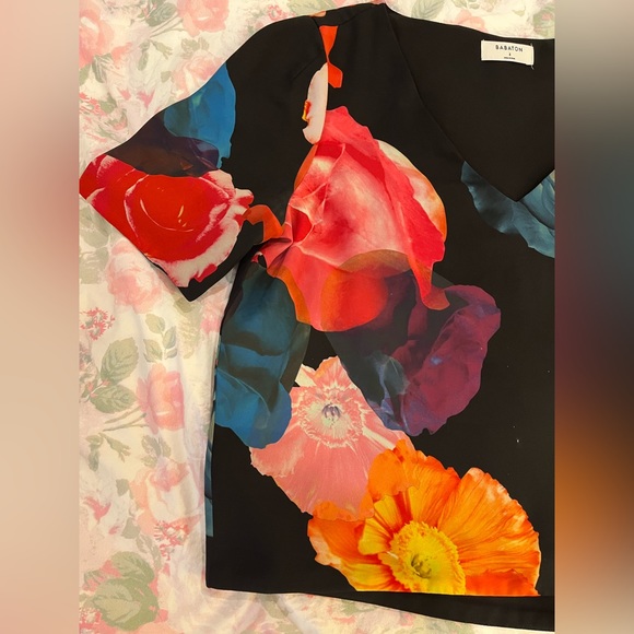 Aritzia Babaton Floral Randy Blouse size Small - Picture 4 of 6